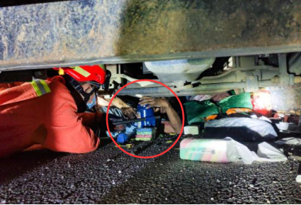 海南環(huán)島貨車追尾 液壓千斤頂助力救援行動