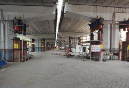 石家莊南二環(huán)紅旗大街跨線橋頂升使用千斤頂