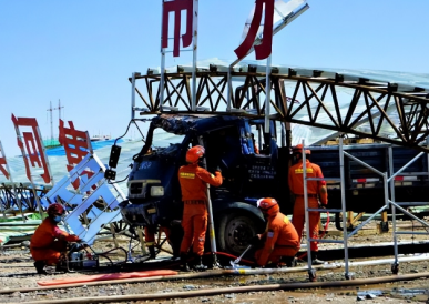 車輛救援演練使用千斤頂