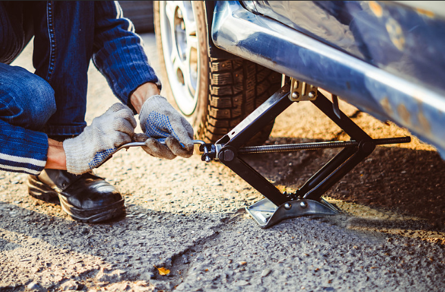 車載千斤頂?shù)膽?yīng)用